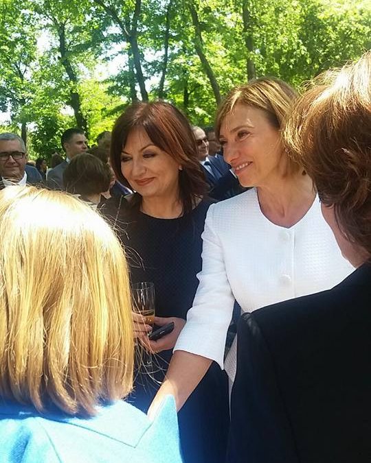 Carmen Iohannis în alb, de Ziua Europei